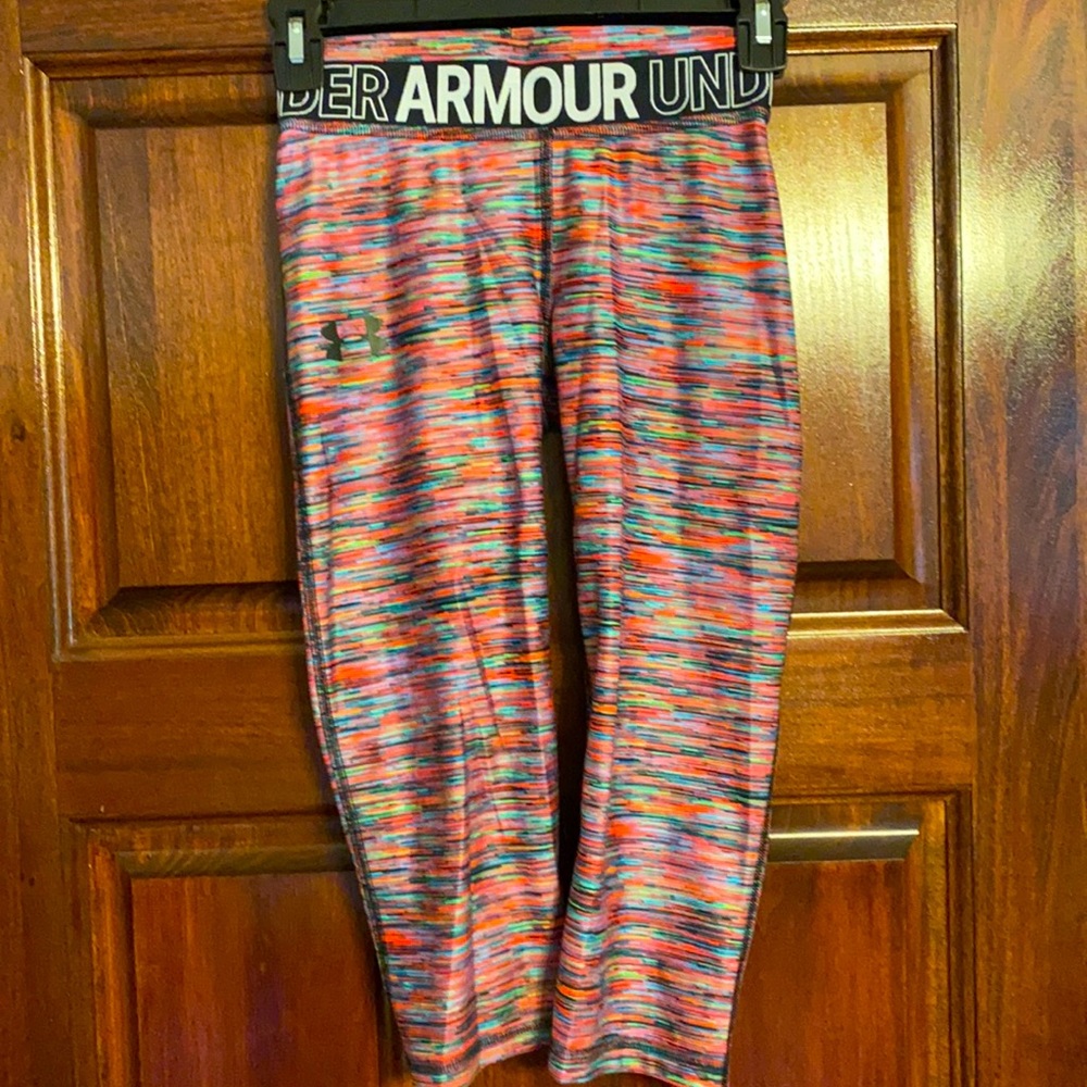 Girls Under Armour multi color Capri leggings